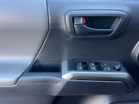 Certified 2023 Toyota Tacoma SR5 AWD/4WD image 11