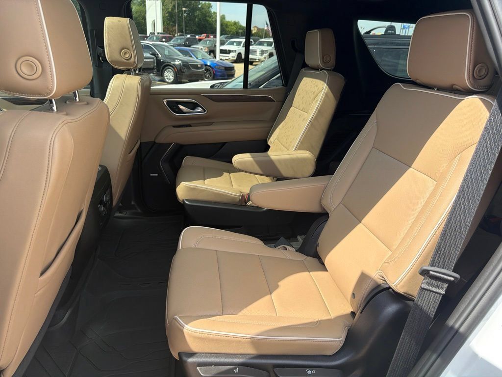 Used 2024 Chevrolet Tahoe Premier w/ Premium Package AWD/4WD image 23
