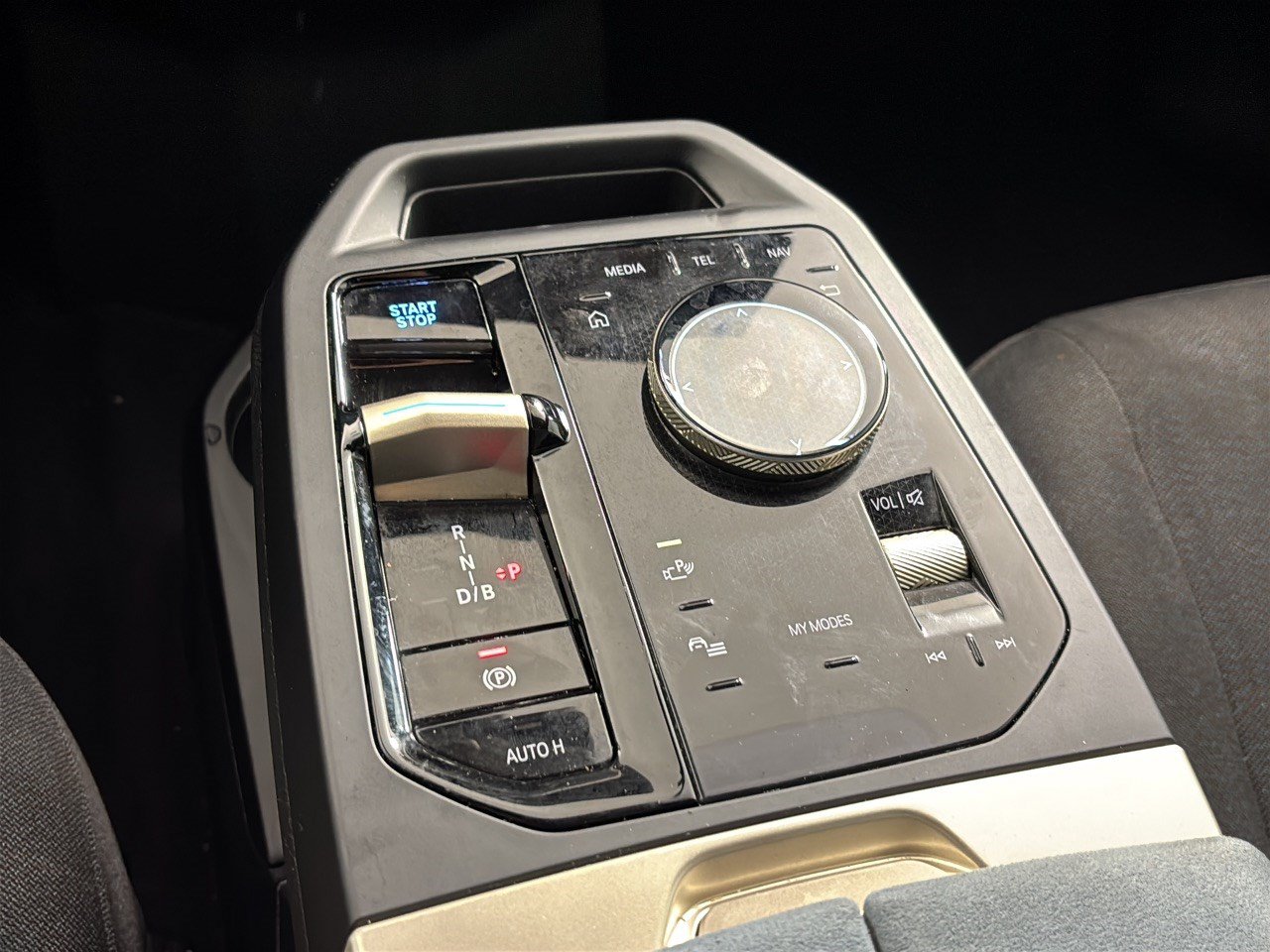 Certified 2024 BMW iX xDrive50 w/ Sport Package AWD/4WD image 21