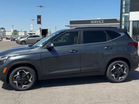Certified 2025 Kia Seltos EX w/ EX Sunroof Package AWD/4WD image 4