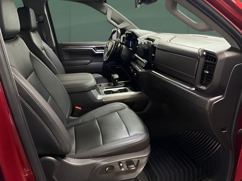 Used 2023 Chevrolet Silverado 1500 LTZ AWD/4WD image 16