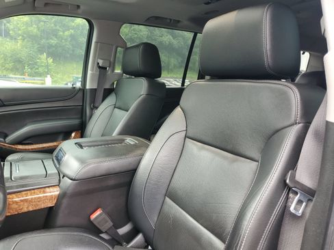 Used 2020 Chevrolet Suburban Premier w/ Premier 6.2L Value Package AWD/4WD image 15