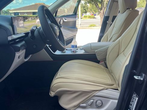 Used 2025 Genesis GV80 2.5T Prestige AWD/4WD image 18