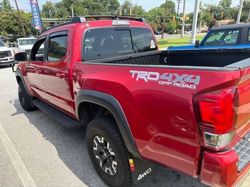 Used 2017 Toyota Tacoma TRD Off-Road AWD/4WD image 14