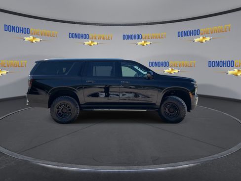 New 2025 Chevrolet Suburban Premier image 12