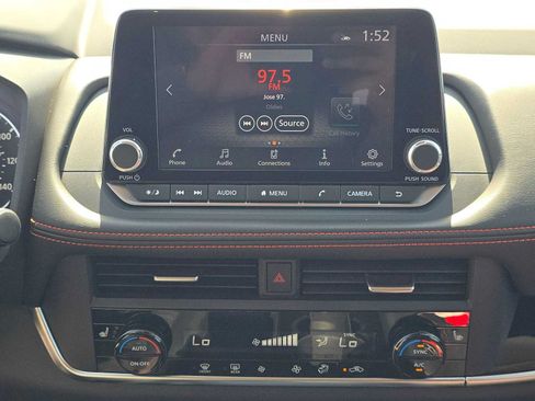 Used 2025 Nissan Rogue SV AWD/4WD image 25