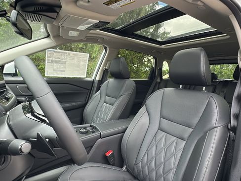 New 2025 Nissan Rogue Platinum image 14