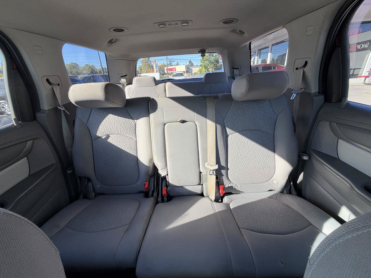 Used 2015 GMC Acadia SLE FWD image 16