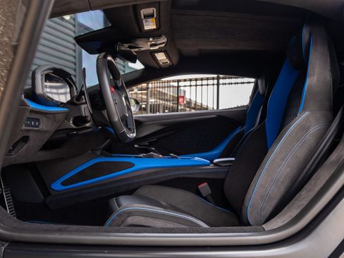 Used 2025 Lamborghini Revuelto AWD/4WD image 34