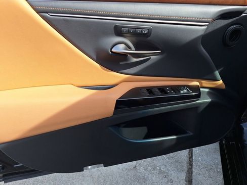 Used 2025 Lexus ES 350 w/ Premium Package image 33