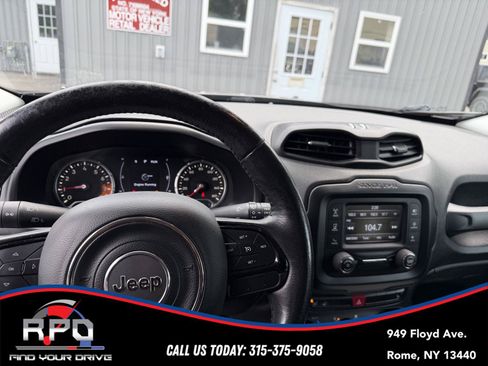 Used 2017 Jeep Renegade Altitude AWD/4WD image 14