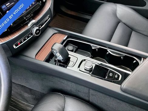 Certified 2023 Volvo XC60 B5 Plus AWD/4WD image 18