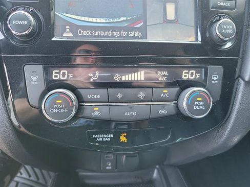 Used 2017 Nissan Rogue SL w/ SL Premium Package FWD image 13