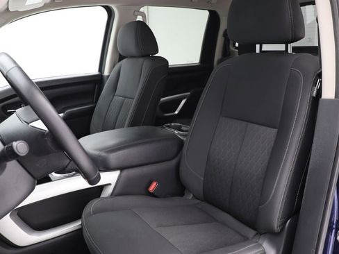 Used 2018 Nissan Titan SV w/ SV Convenience Package image 20