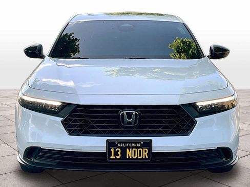 Used 2025 Honda Accord Sport image 3