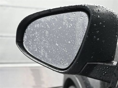 Used 2019 Toyota C-HR LE image 5