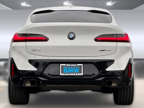 Used 2024 BMW X4 xDrive30i w/ Premium Package image 9