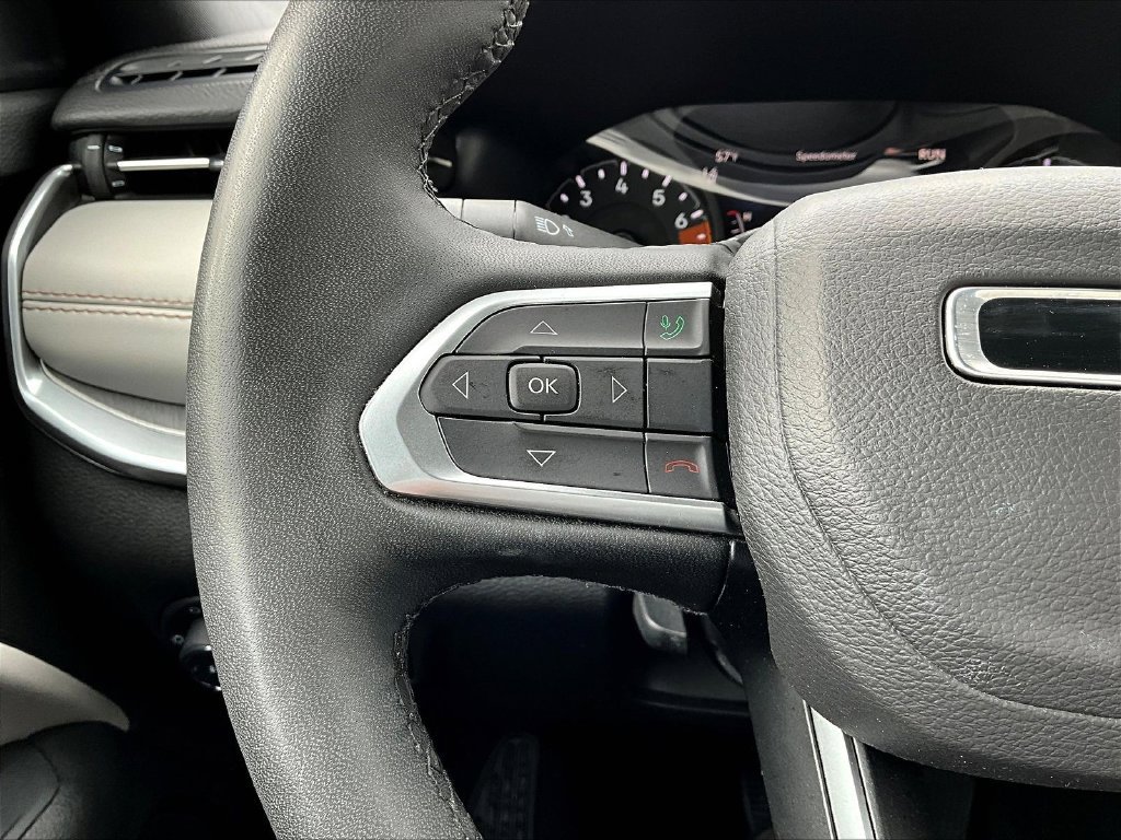 Used 2025 Jeep Compass Limited AWD/4WD image 15