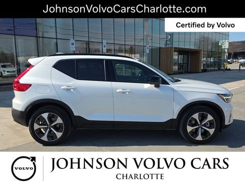 Certified 2025 Volvo XC40 B5 Plus image 4
