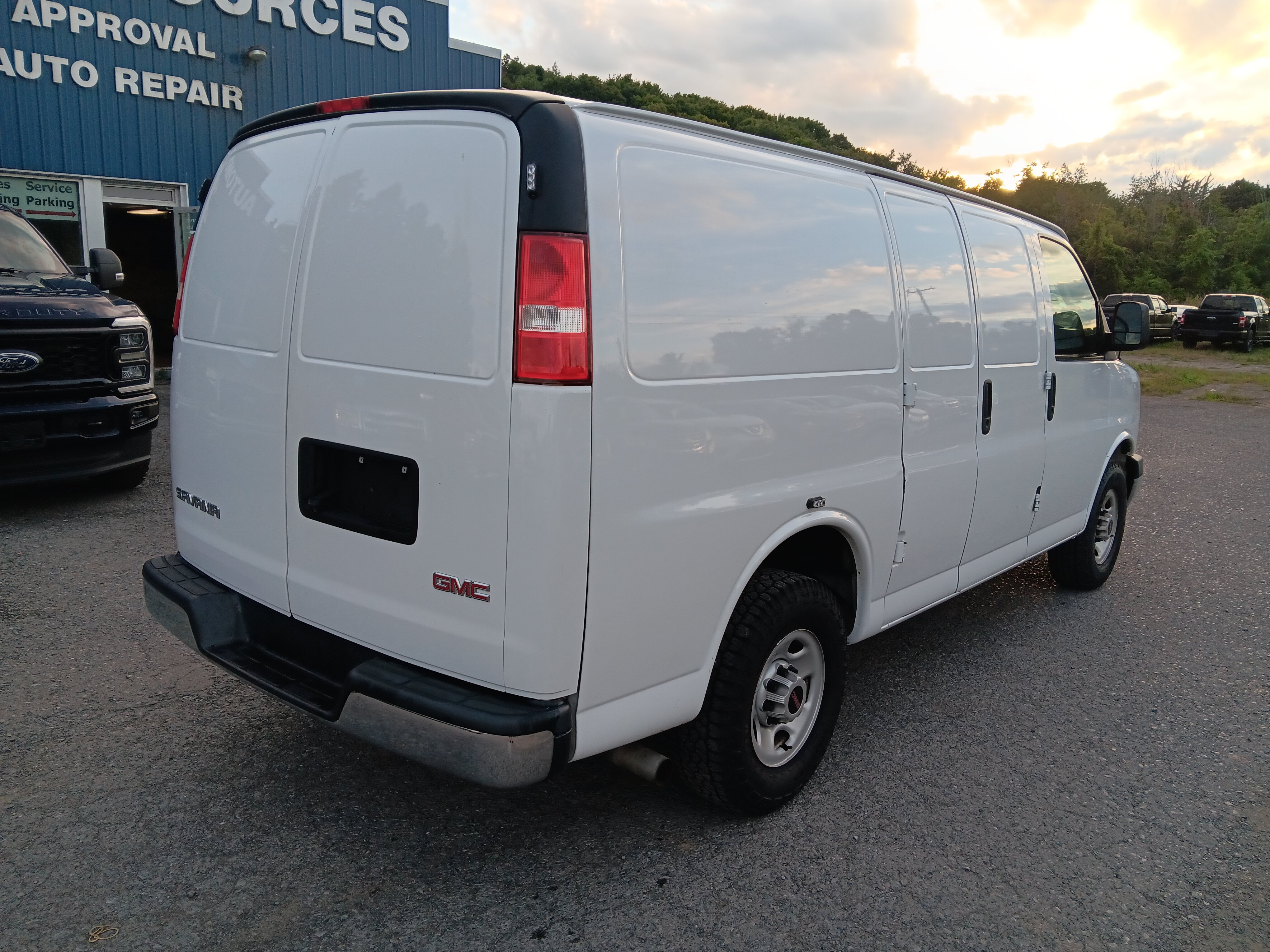 Used 2021 GMC Savana 2500 w/ Driver Convenience Package RWD image 5