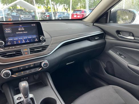 Used 2025 Nissan Altima 2.5 SV FWD image 35