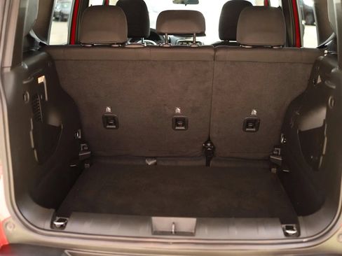 Used 2023 Jeep Renegade Latitude AWD/4WD image 38