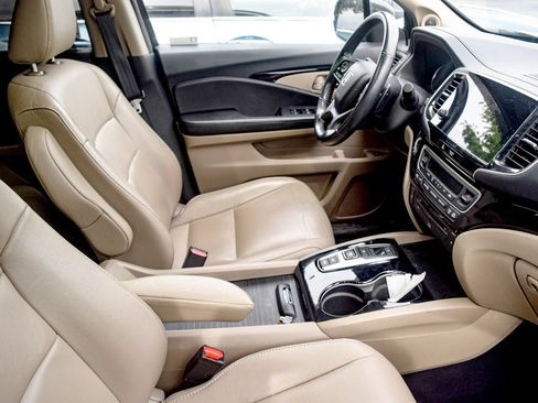 Used 2019 Honda Pilot Touring image 8