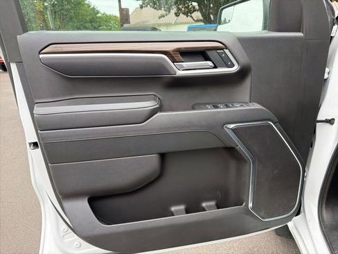 Used 2025 Chevrolet Silverado 1500 LT AWD/4WD image 16