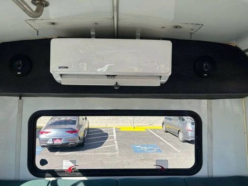 Used 2006 Ford E-350 and Econoline 350 Super Duty image 50