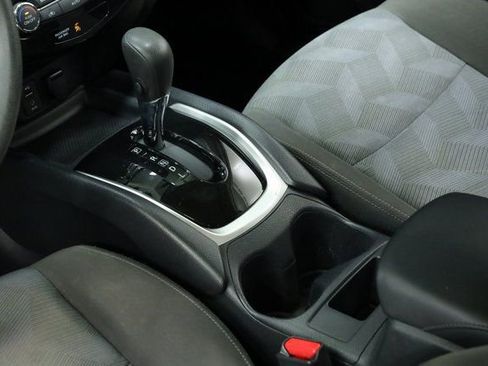 Used 2016 Nissan Rogue SV image 21