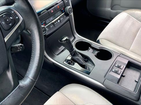 Used 2015 Toyota Camry XSE FWD image 16