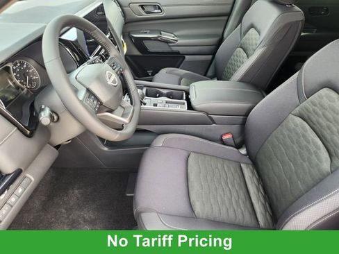 New 2026 Nissan Pathfinder SV image 10