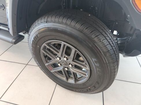 New 2025 Jeep Gladiator Sport image 7