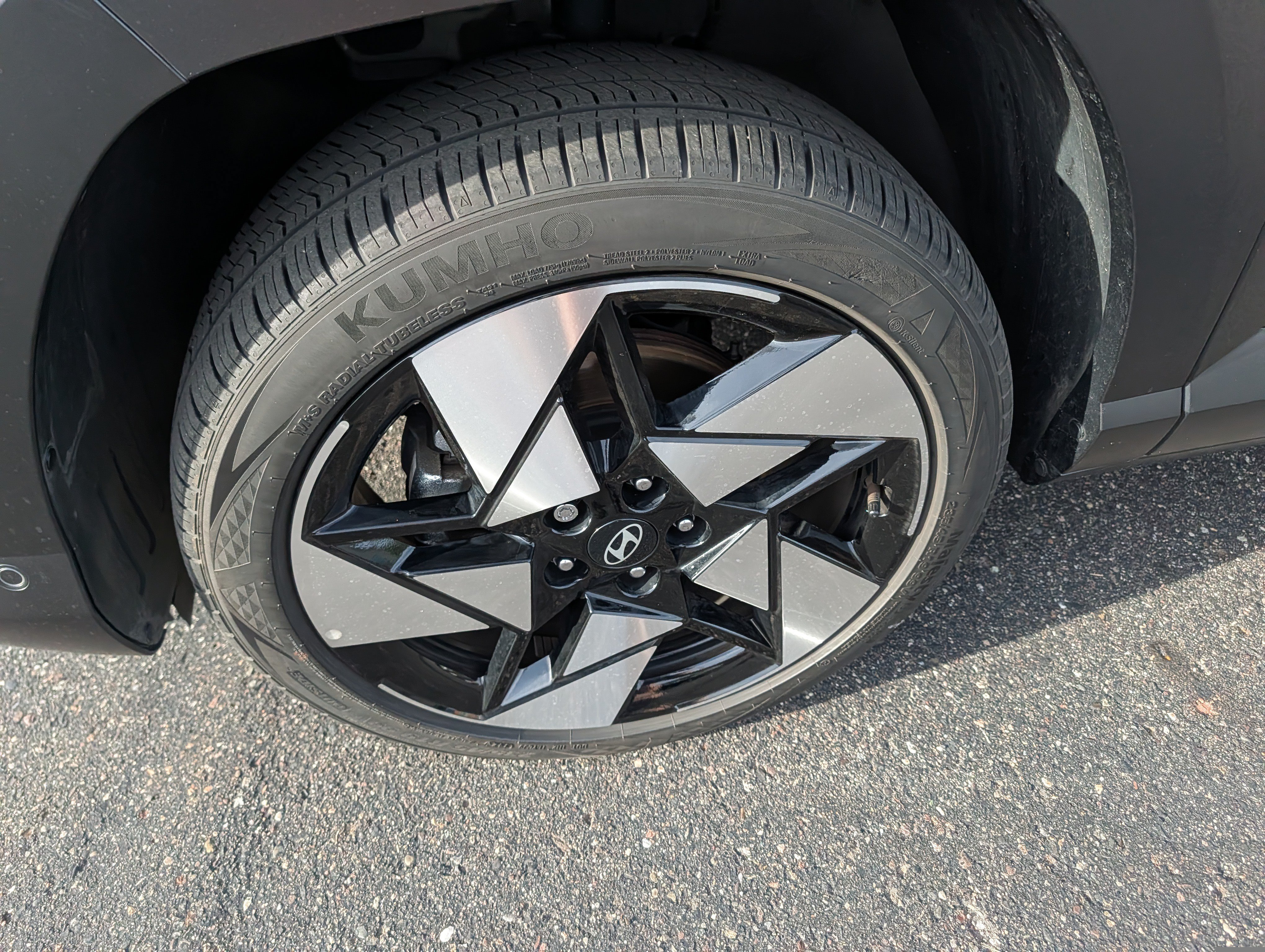 Used 2025 Hyundai Kona Limited AWD/4WD image 9
