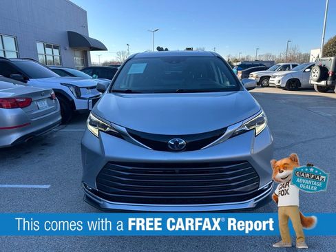 Used 2022 Toyota Sienna Platinum image 2