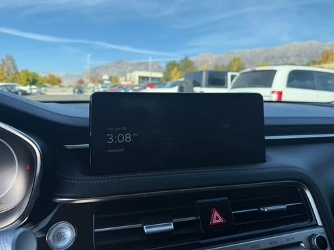 Used 2025 Genesis G70 2.5T image 19