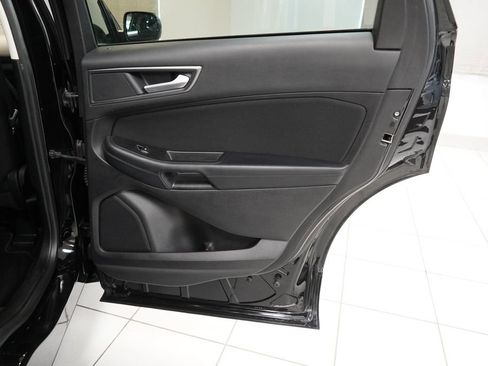 Used 2018 Ford Edge SE image 14