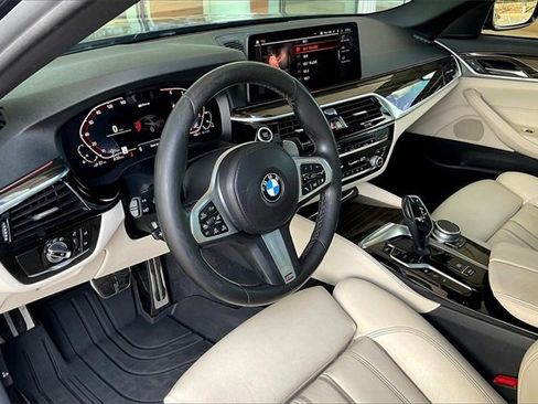 Used 2021 BMW 530e w/ M Sport Package image 13