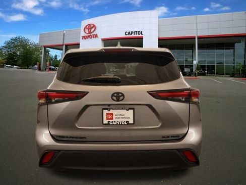 Certified 2025 Toyota Highlander XLE AWD/4WD image 5