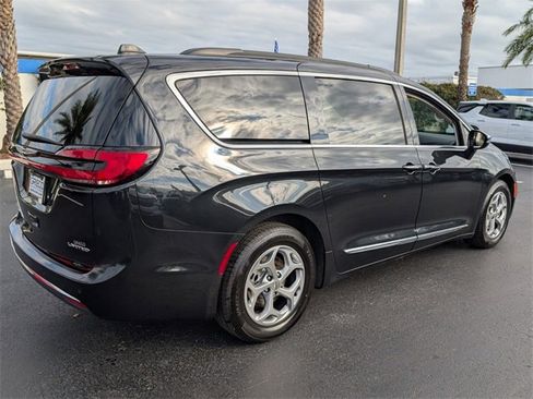 Used 2023 Chrysler Pacifica Limited image 60