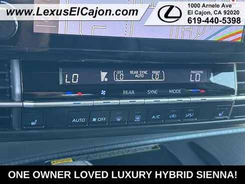 Used 2021 Toyota Sienna XSE w/ XSE Plus Package FWD image 31