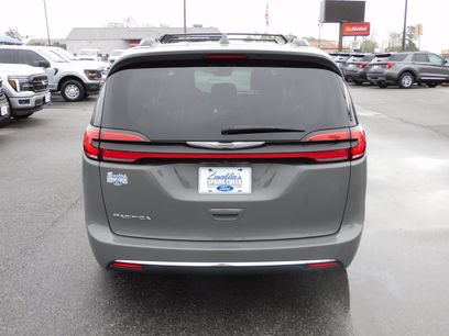 Used 2022 Chrysler Pacifica Touring-L