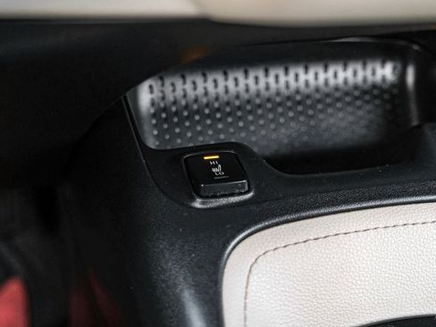 Used 2020 Toyota Corolla XLE image 27