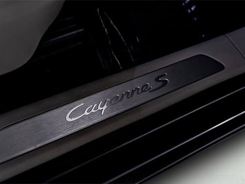 Used 2022 Porsche Cayenne S image 32