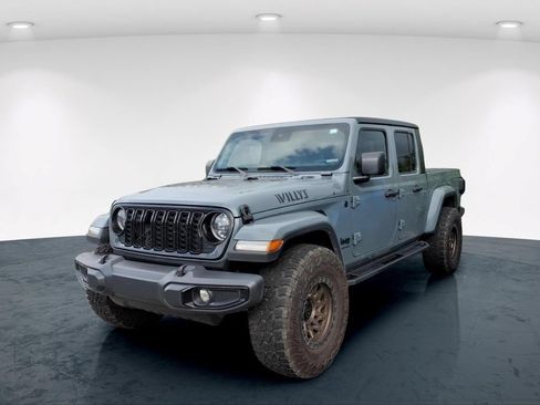 Used 2024 Jeep Gladiator Sport AWD/4WD image 2