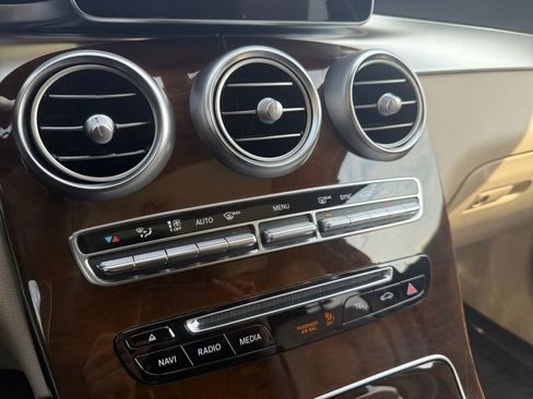 Used 2018 Mercedes-Benz GLC 300 4MATIC image 22