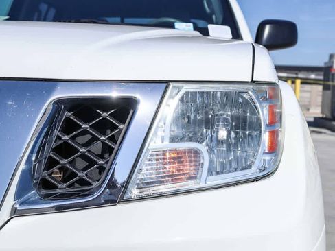 Used 2015 Nissan Frontier SV w/ SV Value Truck Package RWD image 7