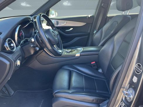 Used 2019 Mercedes-Benz GLC 350e 4MATIC image 3
