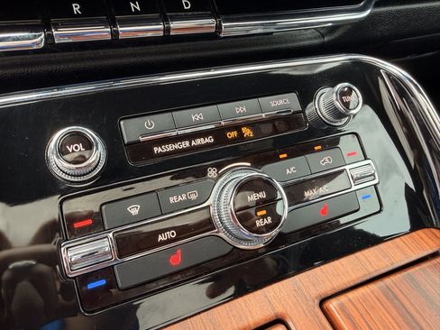 Used 2019 Lincoln Navigator Select RWD image 17