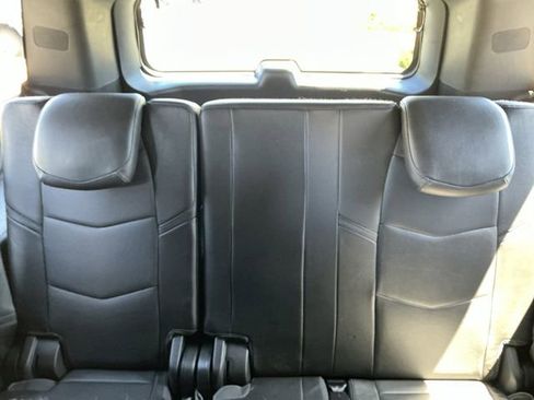 Used 2018 Cadillac Escalade ESV Platinum AWD/4WD image 27